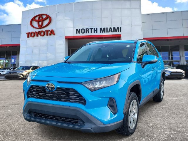 Used 2021 Toyota RAV4 LE FWD image 2