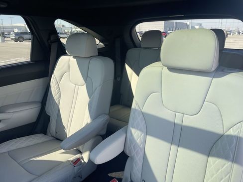 Used 2025 Kia Sorento SX Prestige image 38