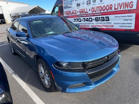 Used 2022 Dodge Charger SXT image 2