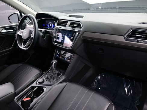 Used 2022 Volkswagen Tiguan SE AWD/4WD image 15