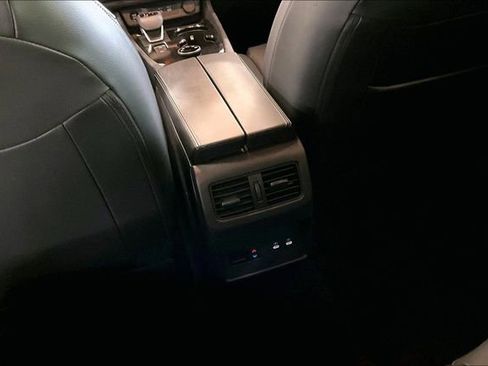 Used 2024 Nissan Rogue SL w/ SL Premium Package image 10