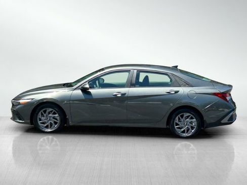 Used 2024 Hyundai Elantra SEL FWD image 7