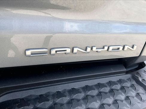 Used 2024 GMC Canyon Denali image 10