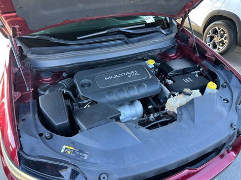 Used 2019 Jeep Cherokee Limited FWD image 28