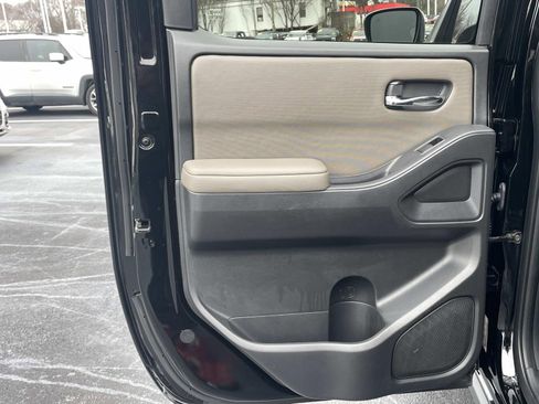 Used 2023 Nissan Frontier SV w/ SV Convenience Package image 11