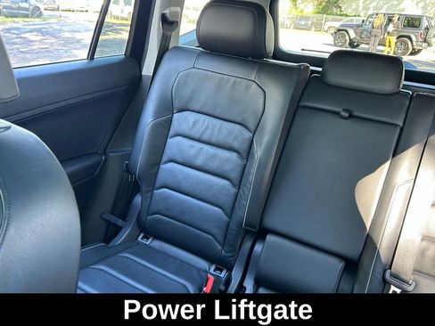 Used 2018 Volkswagen Tiguan SEL Premium image 13