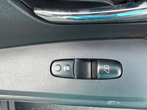 Used 2024 Nissan Kicks SR FWD image 19
