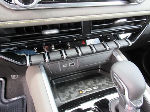 New 2026 Chevrolet Colorado ZR2 w/ Technology Package image 24