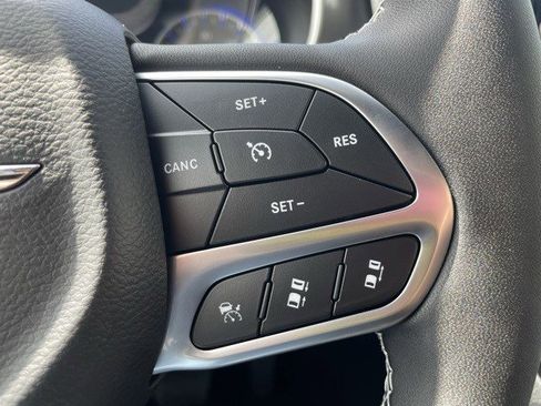 New 2026 Chrysler Pacifica Select image 16