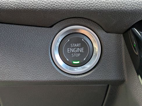 Used 2024 Chevrolet Traverse RS image 25