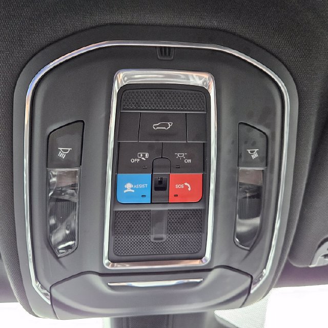 Used 2024 Jeep Wagoneer Series II AWD/4WD image 39