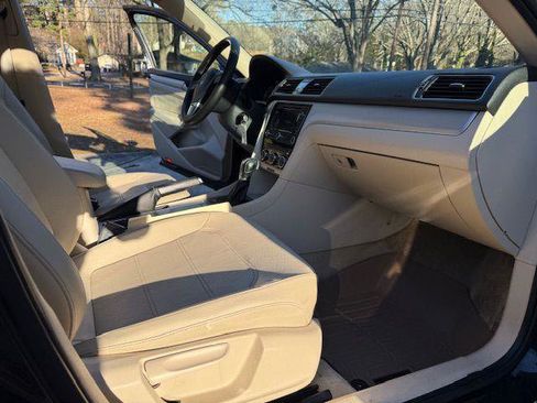 Used 2012 Volkswagen Passat TDI SE image 22