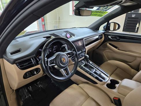 Used 2021 Porsche Macan AWD/4WD image 23