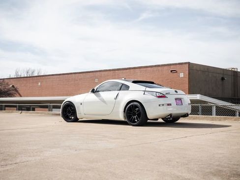 Used 2006 Nissan 350Z Coupe w/ (N93) Cargo Convenience Pkg image 21