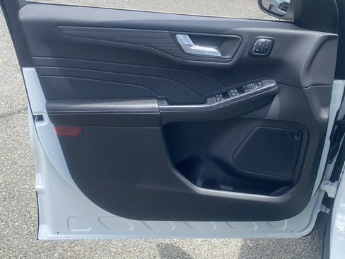 Used 2024 Ford Escape SE w/ PHEV Premium Package FWD image 6