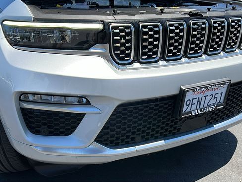 Used 2022 Jeep Grand Cherokee Summit AWD/4WD image 11