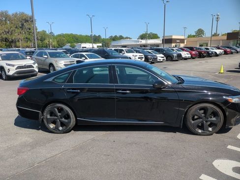 Used 2018 Honda Accord Touring image 4
