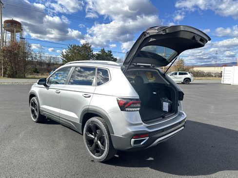 Certified 2025 Volkswagen Taos SEL w/ Black Wheel Plus Package image 32