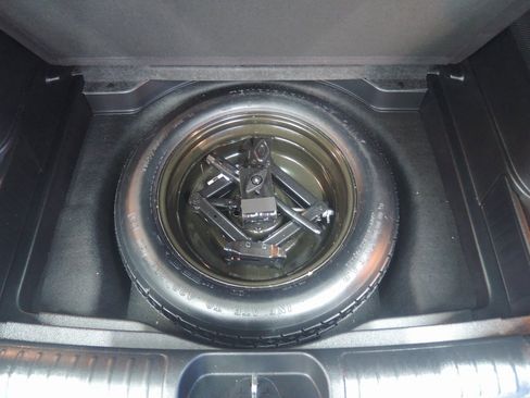 Used 2020 Jeep Cherokee Limited image 32