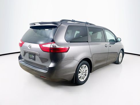 Used 2017 Toyota Sienna XLE Premium FWD image 9