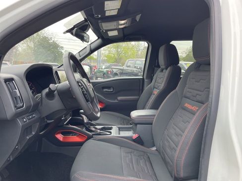 Used 2025 Nissan Frontier PRO-4X image 10