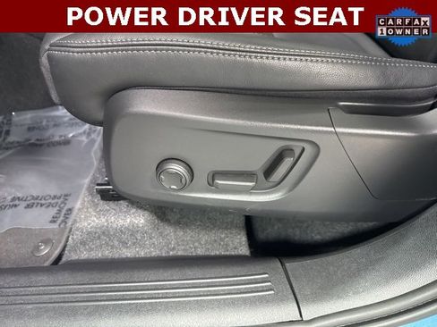 Used 2025 Volvo XC40 B5 Plus image 5