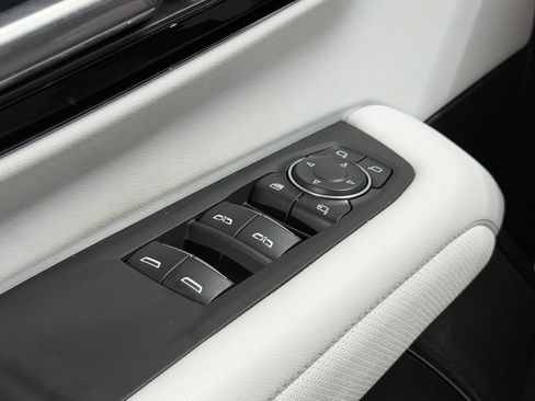 Used 2025 Chevrolet Tahoe Premier AWD/4WD image 22