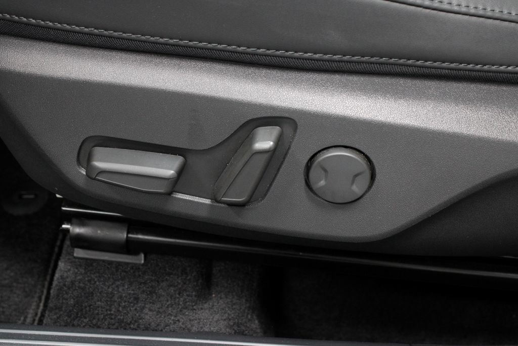 Used 2025 Kia Niro EX Touring FWD image 25