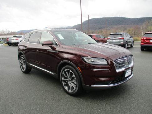 Used 2022 Lincoln Nautilus Reserve w/ Luxury Package image 3