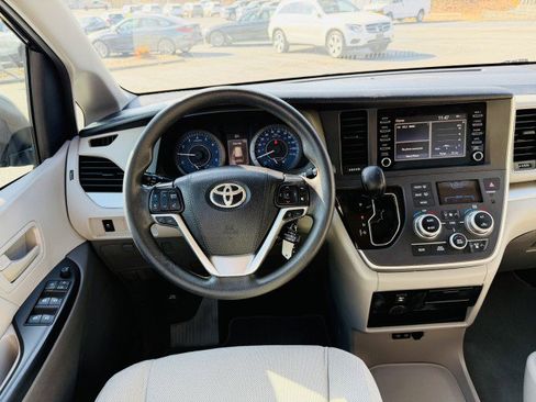 Used 2020 Toyota Sienna L image 6