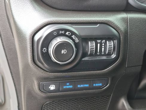 Used 2021 Jeep Wrangler Unlimited Sahara w/ Cold Weather Group AWD/4WD image 15