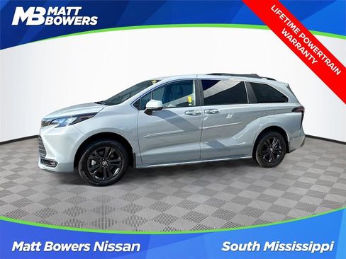 Used 2024 Toyota Sienna XLE Woodland Edition image 1