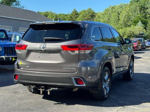 Used 2019 Toyota Highlander Limited Platinum AWD/4WD image 4