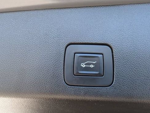 Used 2022 Buick Encore GX Select w/ Sport Touring Package FWD image 21
