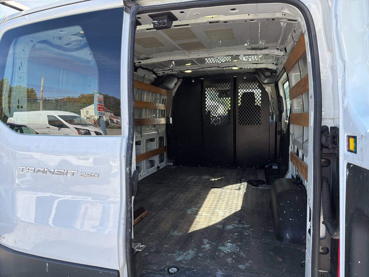 Used 2017 Ford Transit 250 130 Low Roof w/ Exterior Upgrade Package RWD image 14