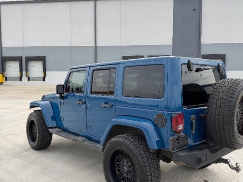 Used 2012 Jeep Wrangler Unlimited Sahara image 6