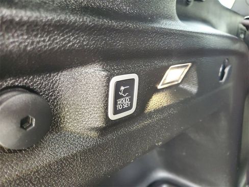 Used 2023 Jeep Grand Cherokee L Altitude image 11