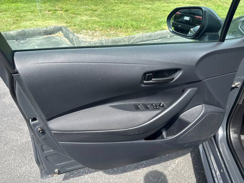 Used 2025 Toyota Corolla LE FWD image 11