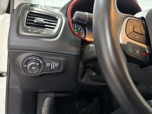 Used 2018 Jeep Compass Trailhawk w/ Leather Interior Group AWD/4WD image 32