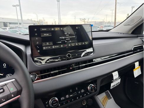 Used 2025 Mitsubishi Outlander SEL image 12