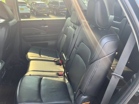 Used 2023 Nissan Pathfinder SL AWD/4WD image 22