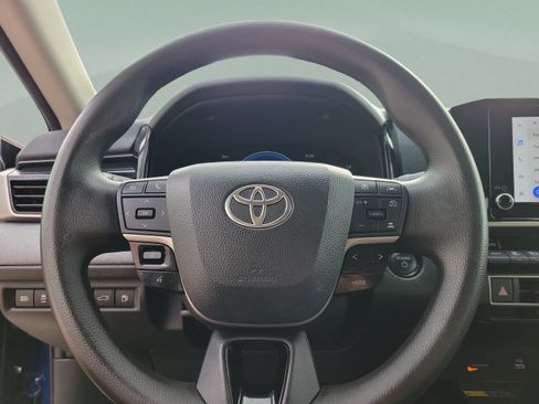 Used 2025 Toyota Camry LE FWD image 12