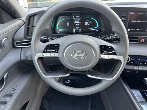 Used 2025 Hyundai Elantra Hybrid FWD image 14