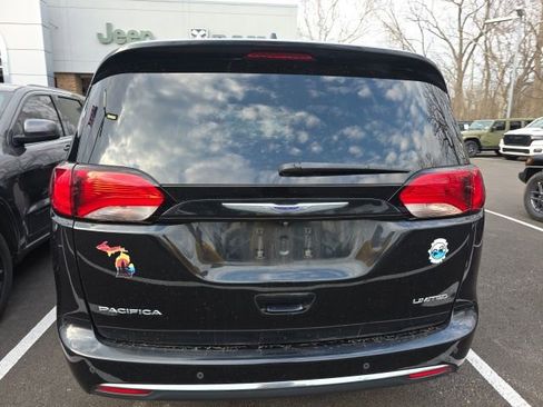 Used 2020 Chrysler Pacifica Limited w/ Tire & Wheel Group image 7