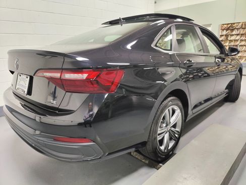 Used 2024 Volkswagen Jetta SE w/ Panoramic Sunroof Package image 12