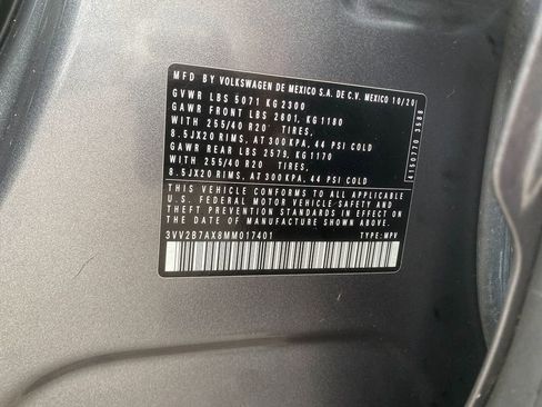 Used 2021 Volkswagen Tiguan SE R-Line image 32