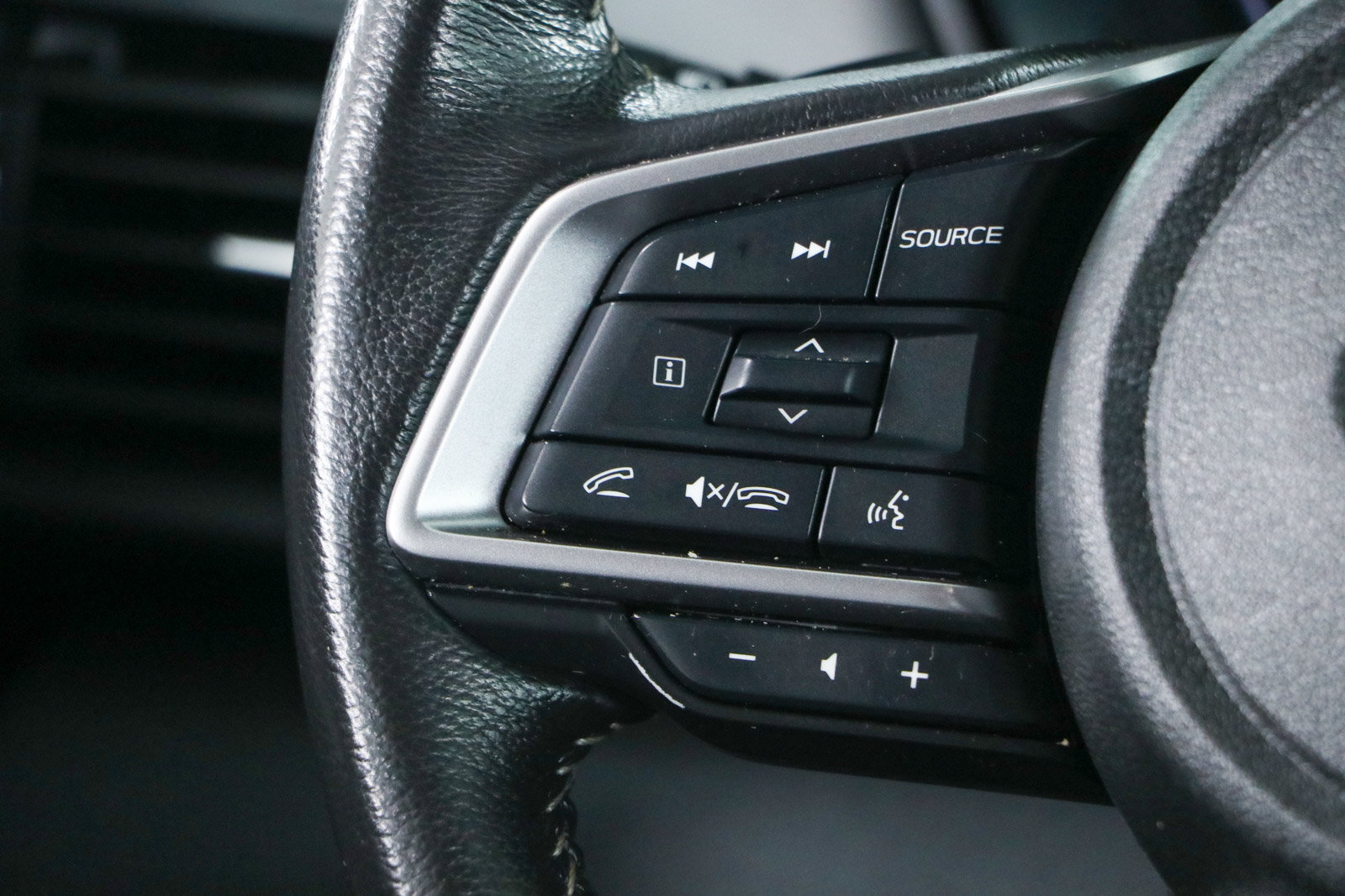 Used 2024 Subaru Outback Premium AWD/4WD image 13