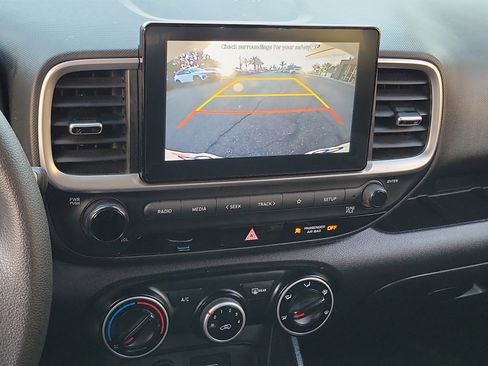 Certified 2020 Hyundai Venue SE image 14