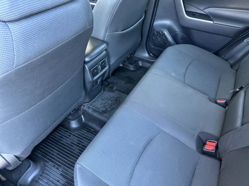 Used 2022 Toyota RAV4 LE image 12