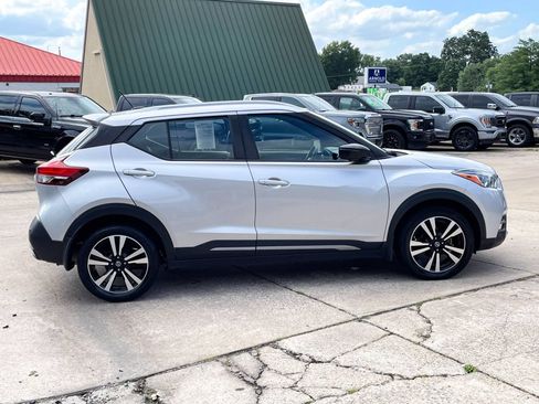 Used 2020 Nissan Kicks SR w/ SR Premium Package FWD image 4